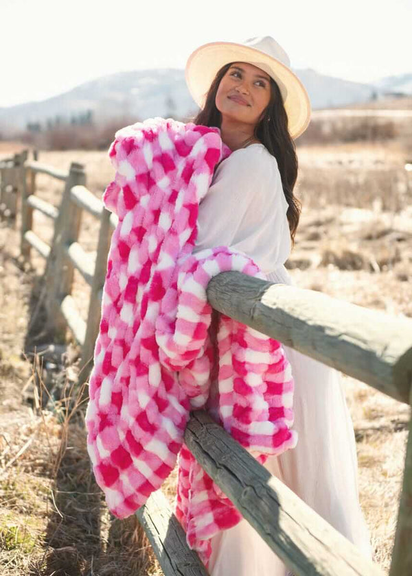 Hugs Gingham Hot Pink Blanket